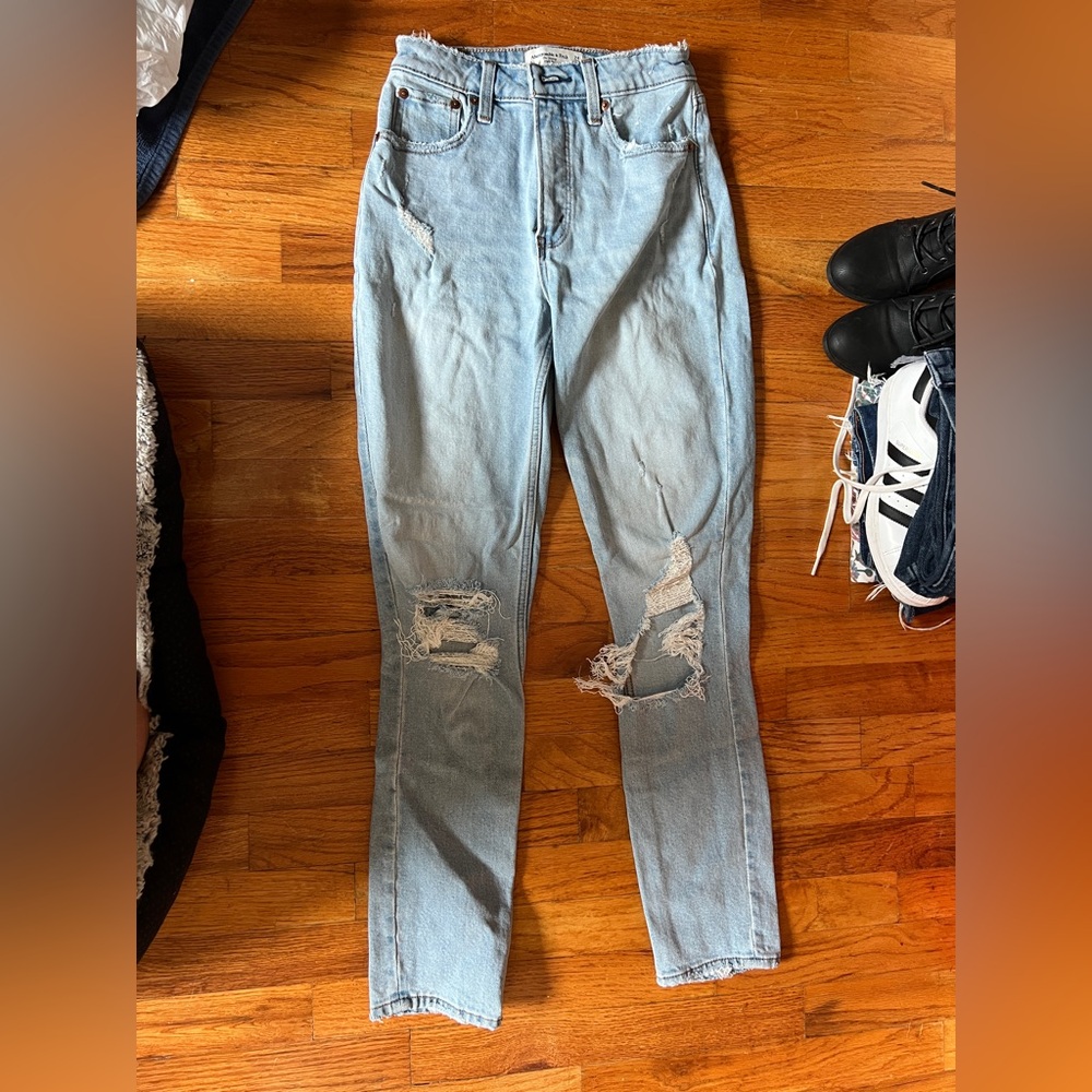 Abercrombie & Fitch Light Blue Distressed Skinny Highrise Curvy Jeans Size 00/24